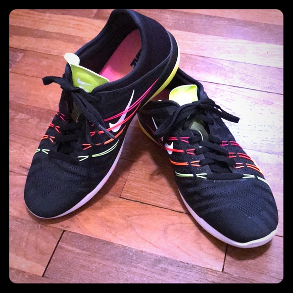 Nike Shoes - ❌SOLD❌ Women’s Nike Free TR 6 OC Sneakers